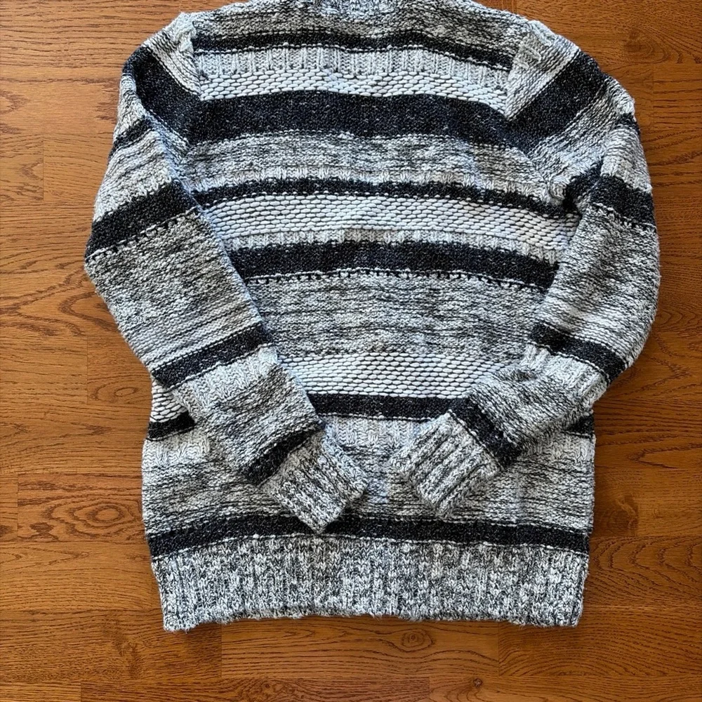 Abercrombie Cardigan Sweater Women Knit Boyfriend Pockets M Striped Black Gray V